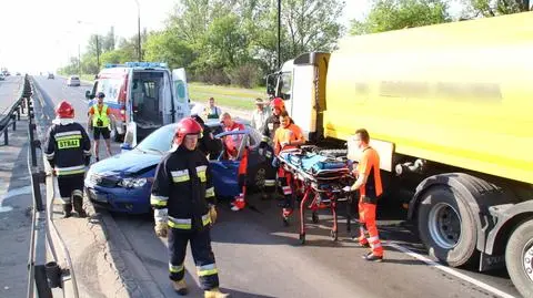 Modlińska: zderzenie z cysterną 