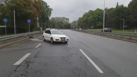 Wisłostrada: wpadł w poślizg i wylądował na barierkach