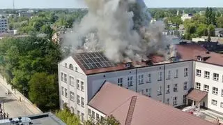 Zapalił się dach szkoły w Grodzisku Mazowieckim 