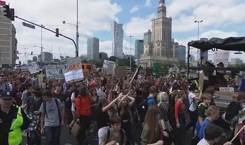 Młodzieżowy Strajk Klimatyczny w centrum Warszawy