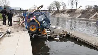 Koparka wpadła do Portu Czerniakowskiego