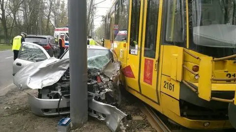 Zderzenie "20" z osobówką. Jedna osoba ranna