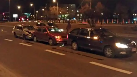Trzy samochody zderzyły się na Sikorskiego