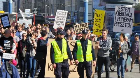 "Masa" pieszych poszła przed Zarząd Dróg Miejskich 