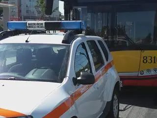 Samochód uderzył w autobus miejski