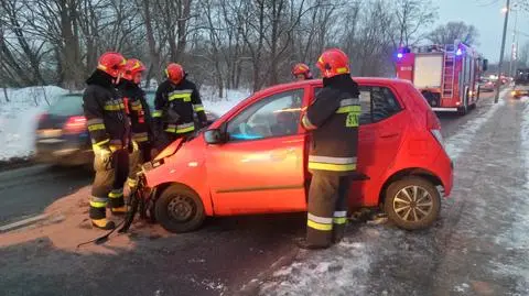Zderzenie na Białołęce. Straż kierowała ruchem