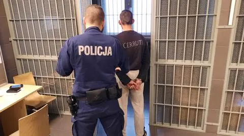 Był poszukiwany przez cztery prokuratury, dwa sądy i dwie jednostki policji. Wpadł na kradzieży alkoholu