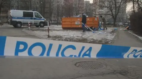 Opróżniali mieszkanie ze śmieci. Właściciela raniła petarda