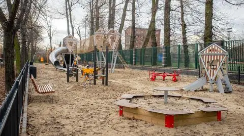 Nowe drzewa, ławki i oświetlenie w Parku Michałowskim. Jest też miejsce na plażowanie