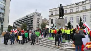 Rolnicy zebrali się na placu Trzech Krzyży