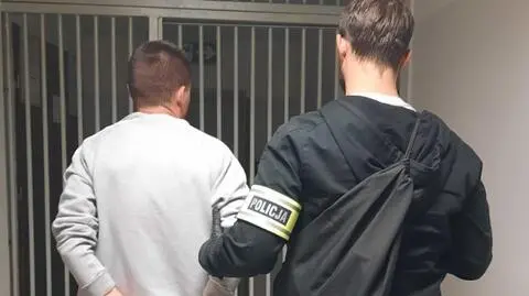 Wyrwał starszej kobiecie torebkę i uciekł, ale zgubił swój dowód osobisty