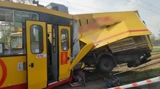 Zderzenie ciężarówki z tramwajem