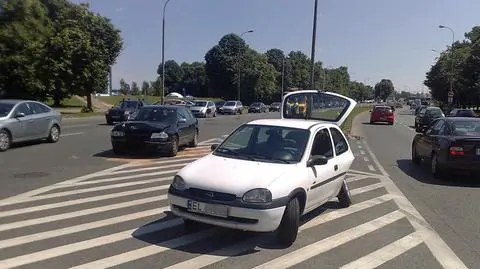 Wypadek na Wisłostradzie.  "Skręcił w ostatniej chwili"