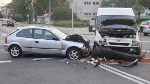 Wypadek na Tarchominie. "Dwie osoby w szpitalu"