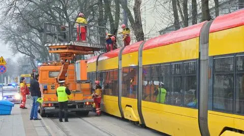 Uszkodzony pantograf, tramwaje na objazdach