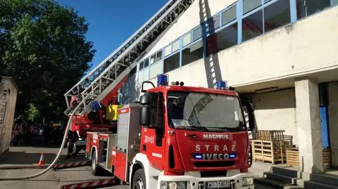 Pożar przy Kondratowicza, cztery zastępy strażackie w akcji