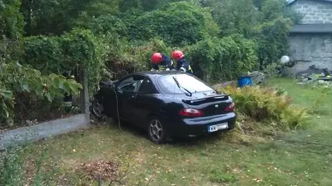 Przebił ogrodzenie i wjechał do ogródka. Był pijany 