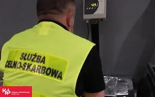 Funkcjonariusze Służby Celno-Skarbowej znaleźli w bagażu ponad 4 kilogramy narkotyków