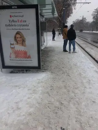 Nieodśnieżone chodniki w Warszawie