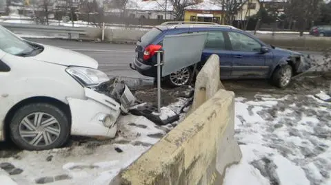 Kolizja na Przyczółkowej. "Kierowca renault miał 3,2 promila"