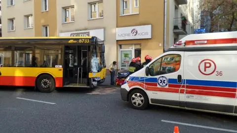 Wypadek autobusu na Dolnej. Sześć osób rannych