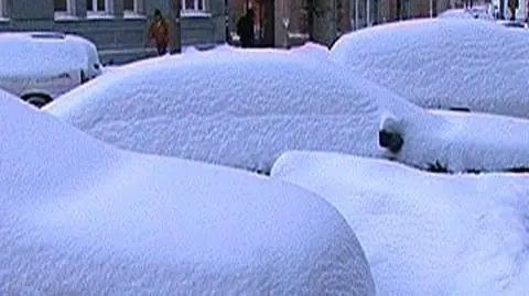 Dzielnice wezmą się za odśnieżanie miejsc parkingowych