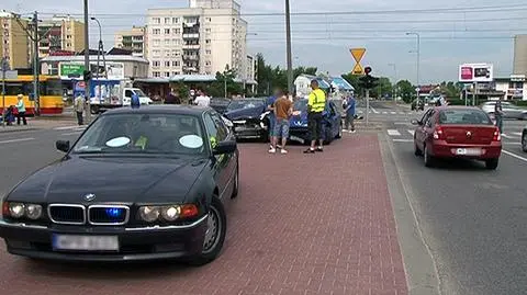 Do kolizji BMW 750. Nietypowy radiowóz drogówki