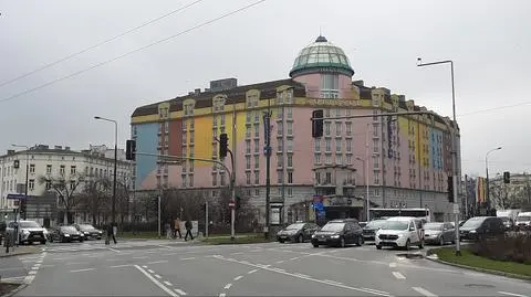 Kontrowersyjny hotel ma być przemalowany. Czy straci słynne kolory?