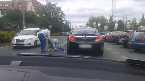 Nie chcieli ustąpić, w końcu się pobili. Operator TVN Turbo rozdzielił kierowców