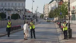 Policjanci zabezpieczają teren