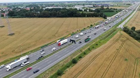 Najechanie na trasie S8. Kierowcy utknęli w korku przed węzłem Mory