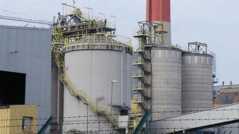 Pożar w Elektrociepłowni Siekierki. "Zauważono dym w rejonie zbiornika"