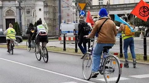 Przejazd rowerowy "przeciw bierności ludzi u władzy na katastrofę klimatyczną" 