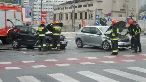 Zderzenie dwóch samochodów na Woli