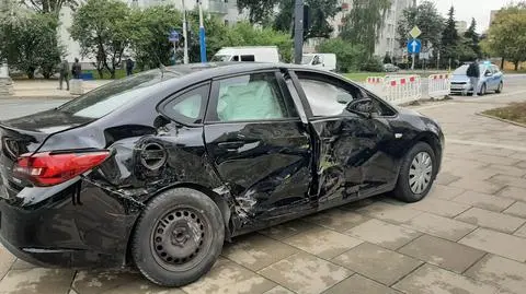 Zderzenie nieoznakowanego radiowozu z autobusem