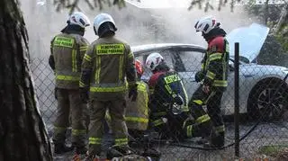 Pożar auta elektrycznego w miejscowości Poddębie