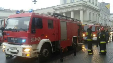 Ogień w ZUS. "Niewielkie płomienie przy windach"