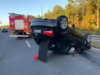 Dachowanie po zderzeniu z ciężarówką na Żołnierskiej