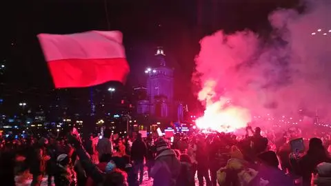 Protestujący na rondzie Dmowskiego