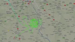 Przez blisko godzinę samolot krążył nad Warszawą / fot. flightradar24.com