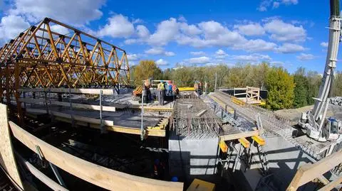 Jeszcze 160 metrów i zepną most