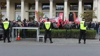 Policja na placu Zbawiciela