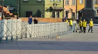 Przygotowania do miesięcznicy