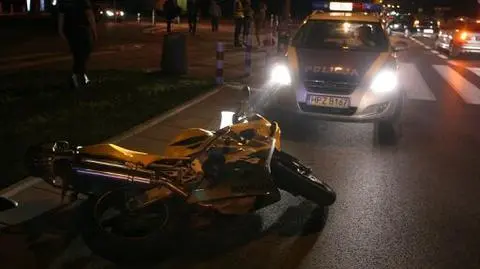 Motocyklista zderzył się z oplem na Broniewskiego