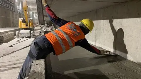 Budowa metra: na Bemowie tunele niemal gotowe, na Targówku zamontowali schody ruchome