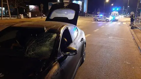 Potrącenie dwóch osób na przejściu dla pieszych 