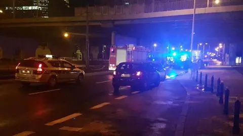 Auto na barierkach, mandat dla kierowcy