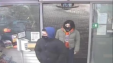 Złamane zabezpieczenia, wypłata dużej kwoty z bankomatu, poszukiwane dwie osoby