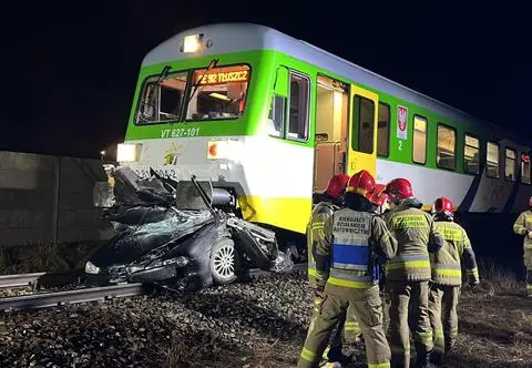 Pociąg wjechał w auto w Radzyminie