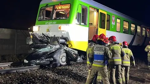 Pociąg wjechał w auto w Radzyminie